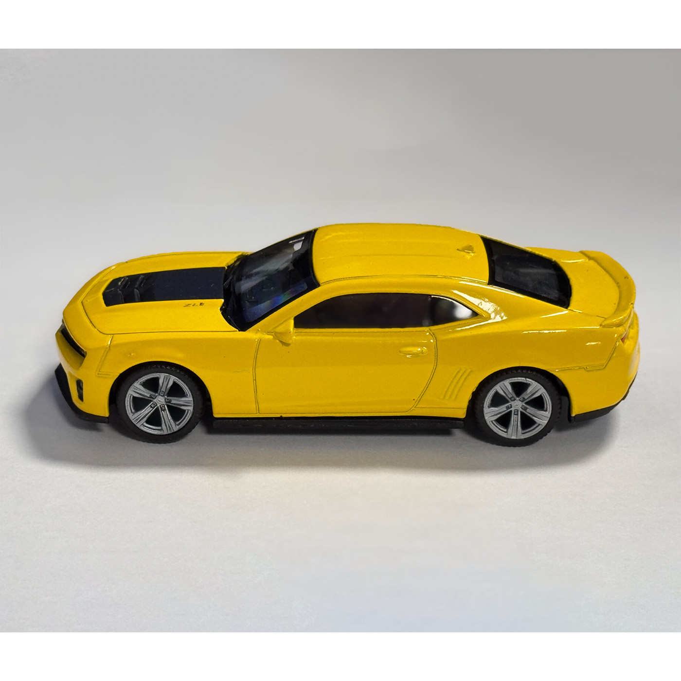 Maqueta del Chevrolet Camaro ZL1 2012 (escala 1:43