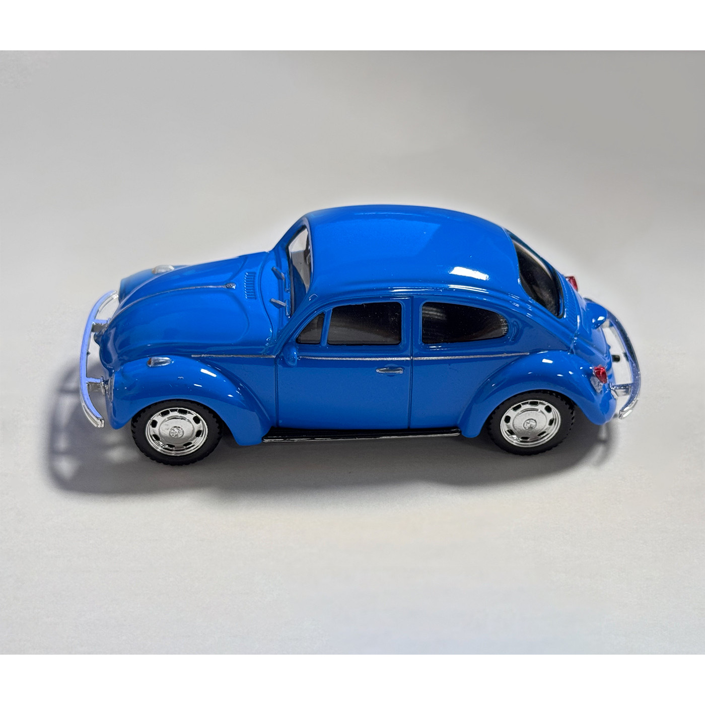 Maqueta VW Beetle (escala 1:43, aprox. 10x4x3 cm, color azul)