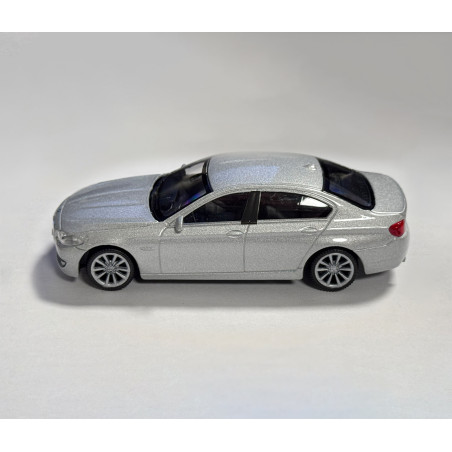 Schaalmodel BMW 535i (schaal 1:43, ca. 10x4x3 cm, zilver)