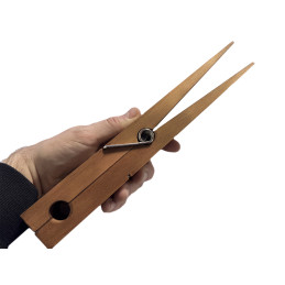 Divertida percha de madera (forma de pinza de ropa, 30 cm)