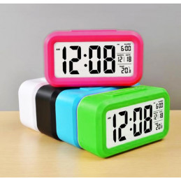 Reloj con alarma en alegre color: negro